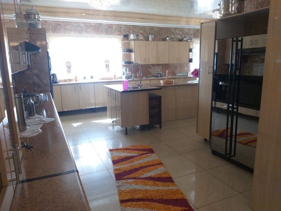 To Let 5 Bedroom Property for Rent in Grimbeeck Park North West